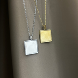 Collana targhetta quadrata
